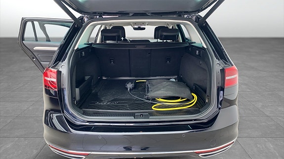 Volkswagen Passat 12 of 13