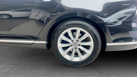 Volkswagen Passat 6 of 13