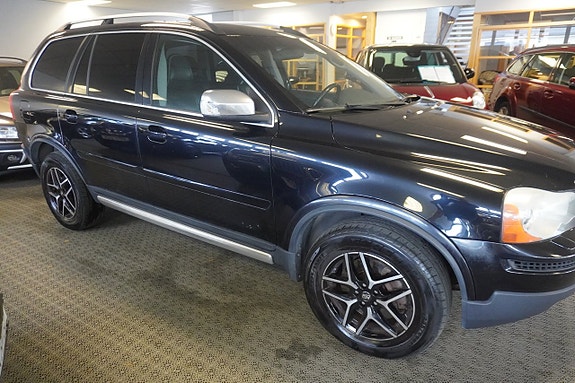 Volvo XC90 2 of 7