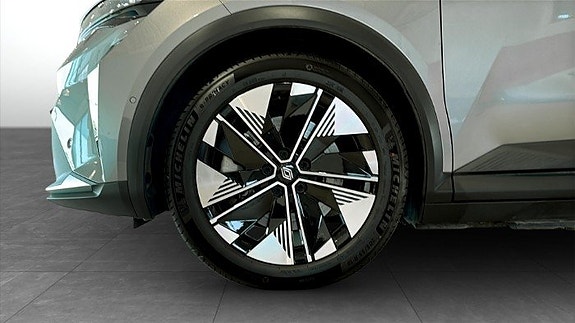Renault Scenic E-Tech 9 of 19