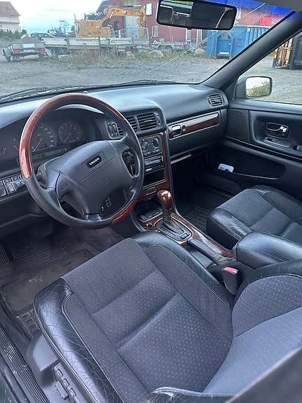 Volvo V70 6 of 8