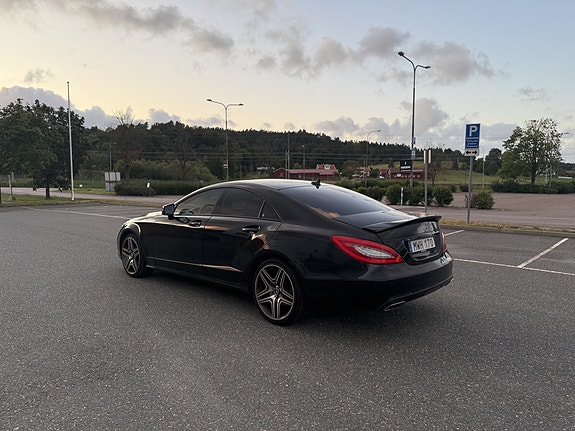 Mercedes-Benz CLS350 3 of 7