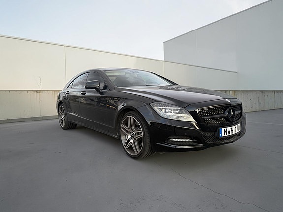 Mercedes-Benz CLS350 2 of 7