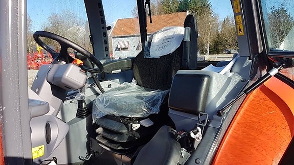 Kubota M 5112 5 of 6