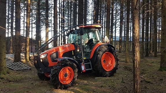 Kubota M 5-092 2 of 8
