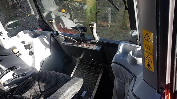 Kubota M 5-092 7 of 8