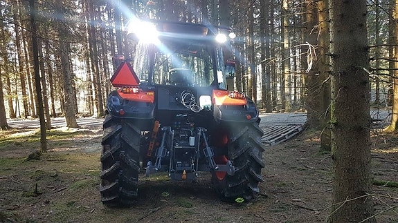 Kubota M 5-092 3 of 8