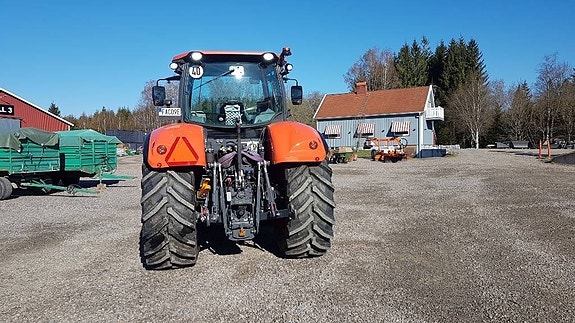 Kubota M 7173 2 of 8
