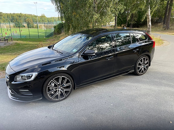 Volvo V60 2 of 7