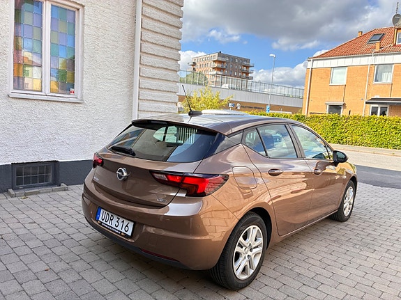 Opel Astra 9 of 25