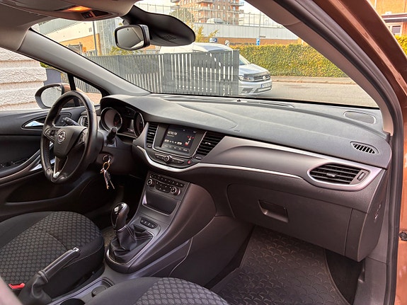 Opel Astra 21 of 25