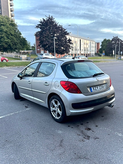 Peugeot 207 2 of 8