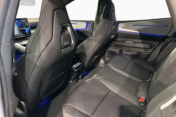 Polestar 4 12 of 16