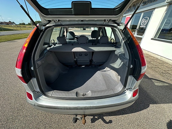 Nissan Almera Tino 5 of 8