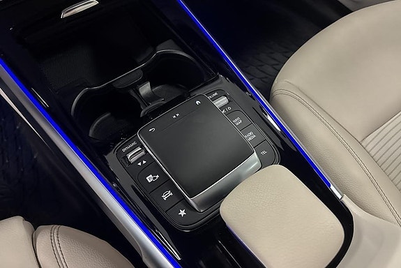 Mercedes-Benz EQB300 12 of 17