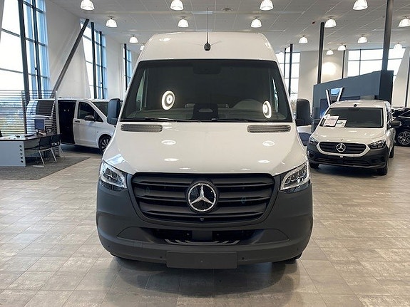 Mercedes-Benz Sprinter 208 2 of 12