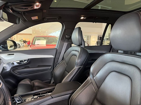 Volvo XC90 10 of 22