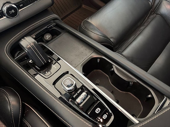 Volvo XC90 17 of 22
