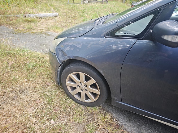 Mitsubishi Grandis 2 of 2