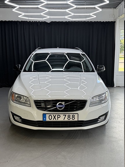 Volvo V70 11 of 14