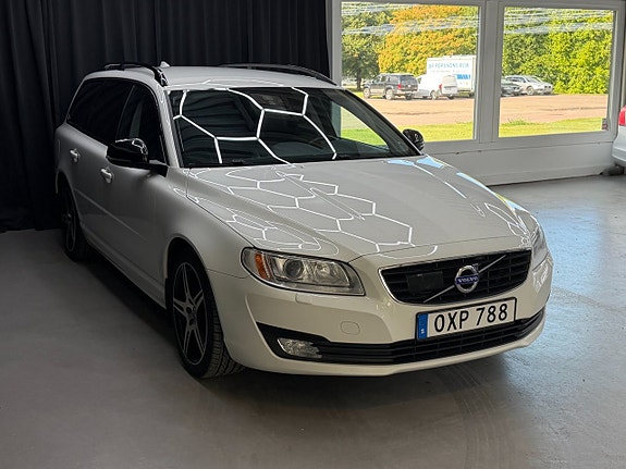 Volvo V70 2 of 14