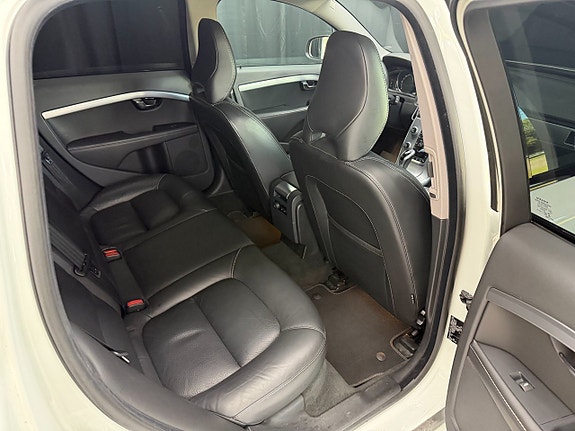 Volvo V70 8 of 14