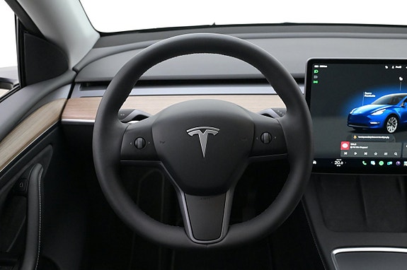 Tesla Model Y 7 of 27