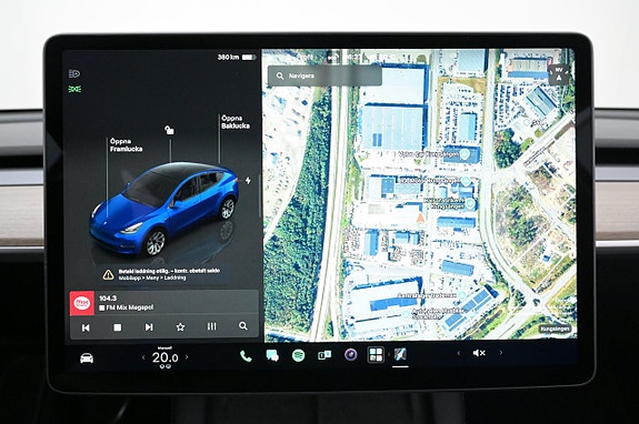 Tesla Model Y 16 of 27