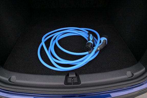 Tesla Model Y 24 of 27