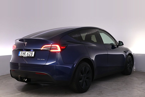 Tesla Model Y 5 of 27
