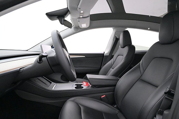 Tesla Model Y 8 of 27
