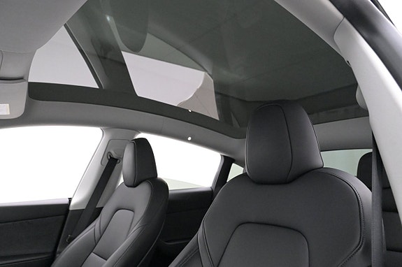 Tesla Model Y 19 of 27