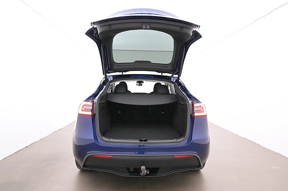 Tesla Model Y 21 of 27