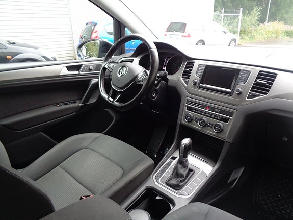 Volkswagen Golf Sportsvan 10 of 17