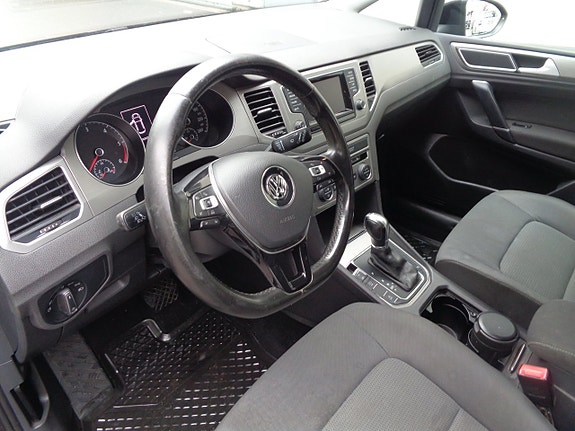 Volkswagen Golf Sportsvan 11 of 17