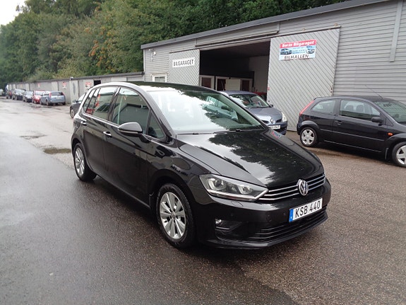 Volkswagen Golf Sportsvan 3 of 17