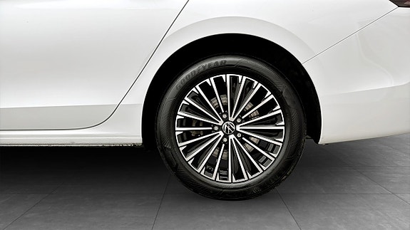 Volkswagen Passat 6 of 19