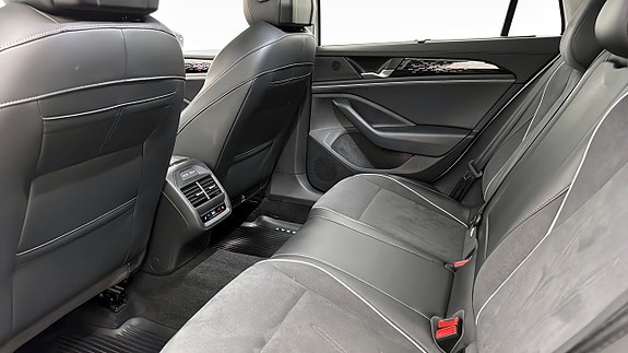 Volkswagen Passat 11 of 19