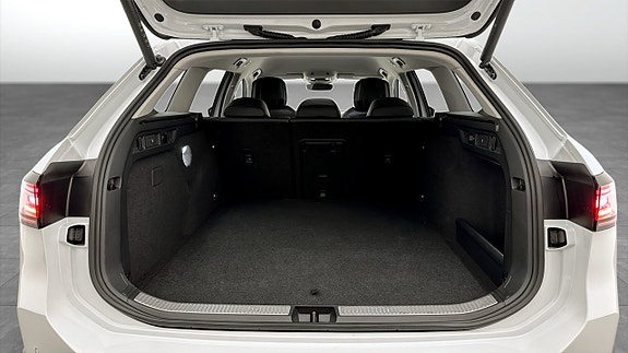 Volkswagen Passat 12 of 19