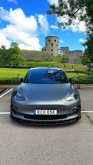 Tesla Model 3 2 of 13