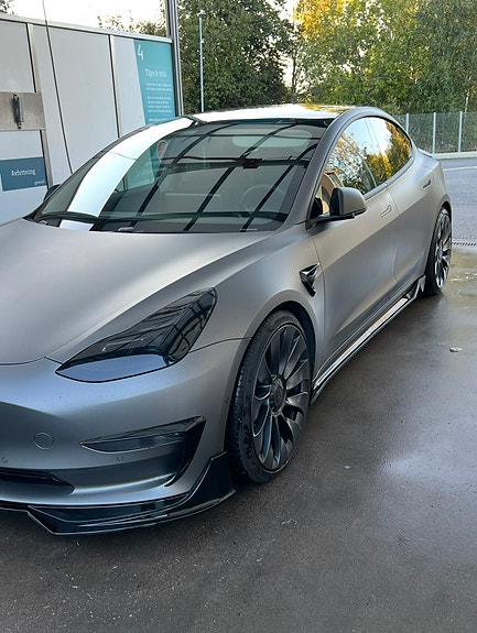 Tesla Model 3 8 of 13