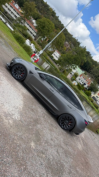 Tesla Model 3 9 of 13