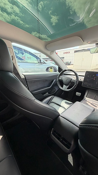 Tesla Model 3 10 of 13