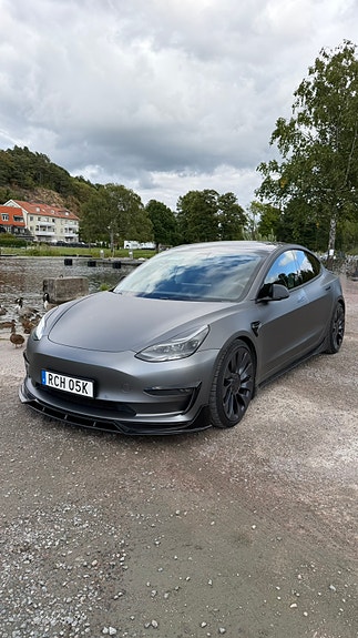 Tesla Model 3 4 of 13