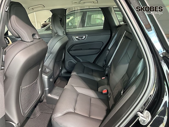 Volvo XC60 8 of 16