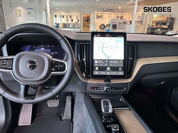 Volvo XC60 11 of 16
