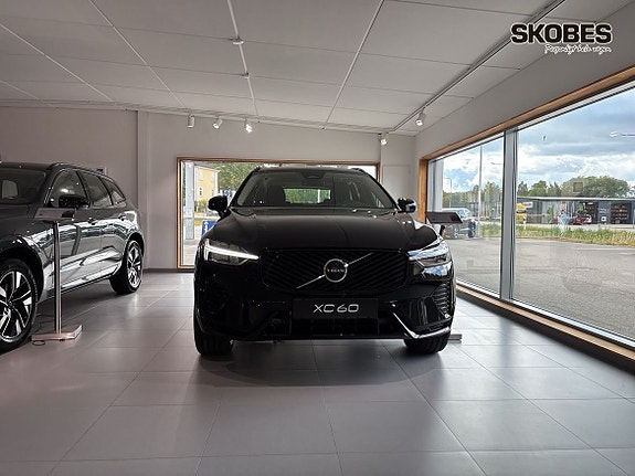 Volvo XC60 2 of 16