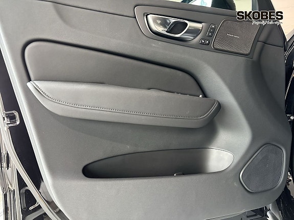 Volvo XC60 14 of 16
