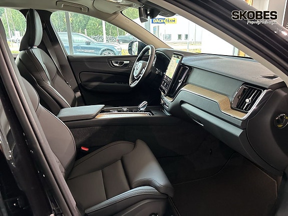 Volvo XC60 10 of 16
