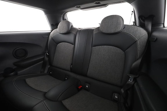 MINI Cooper SE 15 of 30